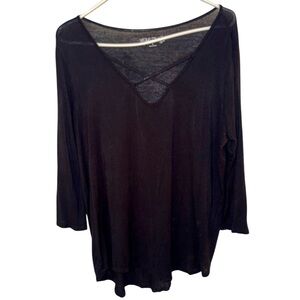 Women’s—Mudd Black 3/4 Sleeve Round/Scoop Neck Burnout Top With Cut Out. Size L.